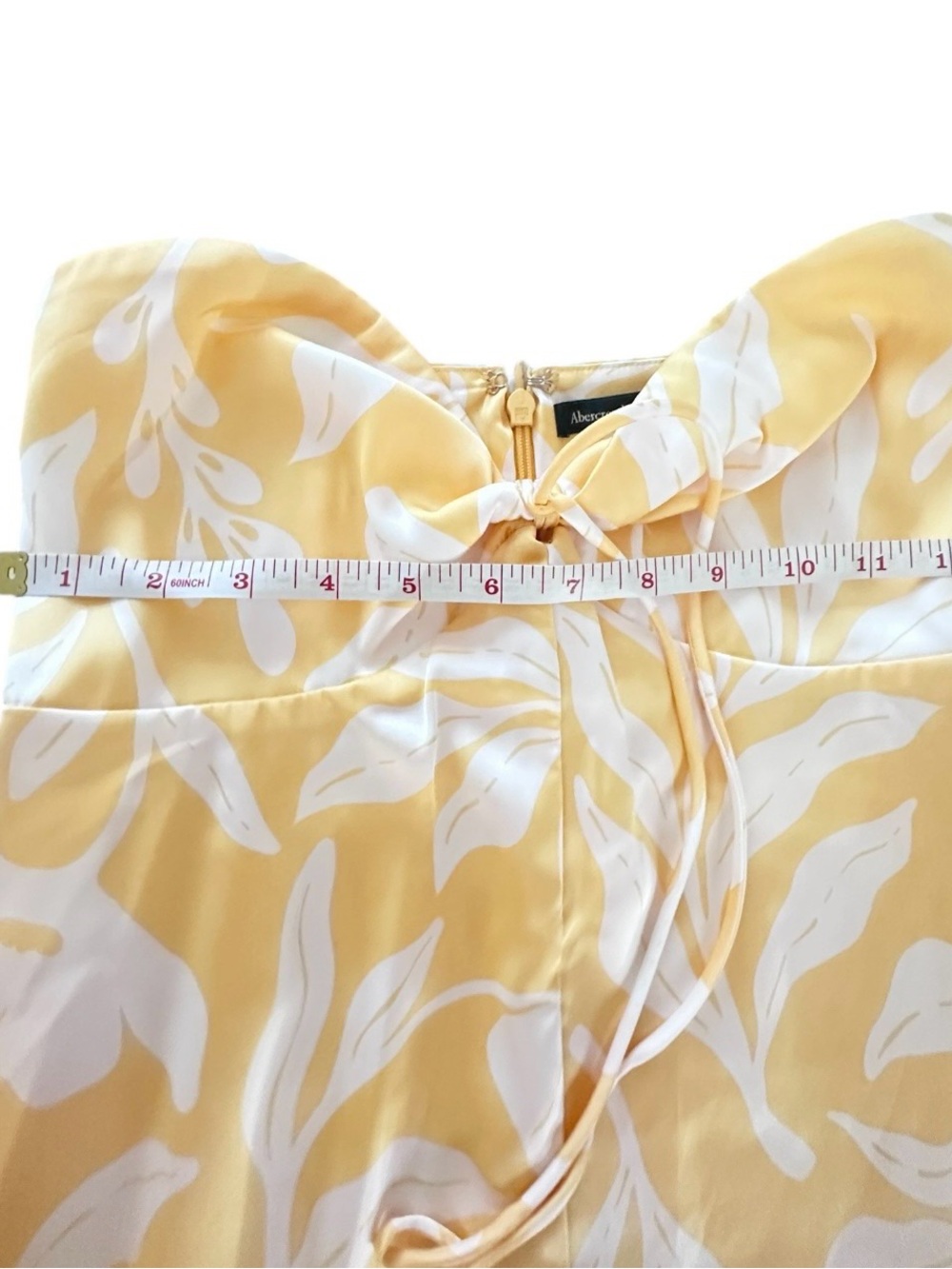 Abercrombie
Yellow & White Floral Strapless Maxi Dress - Picture 3 of 12